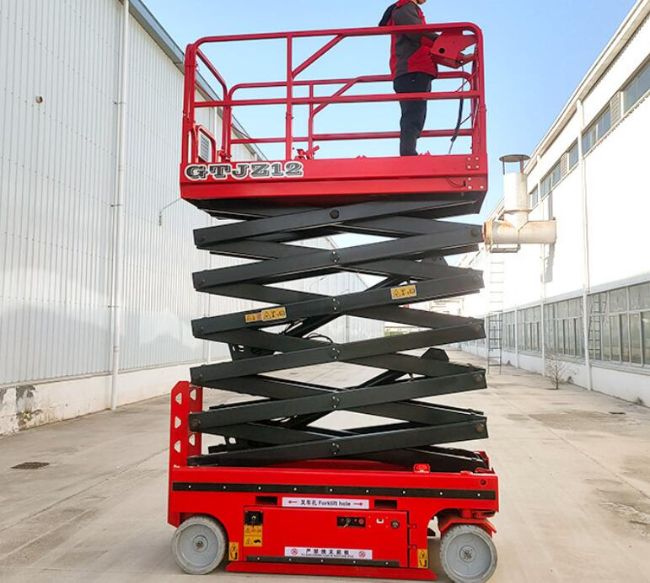 向阳自行走移动式升降机